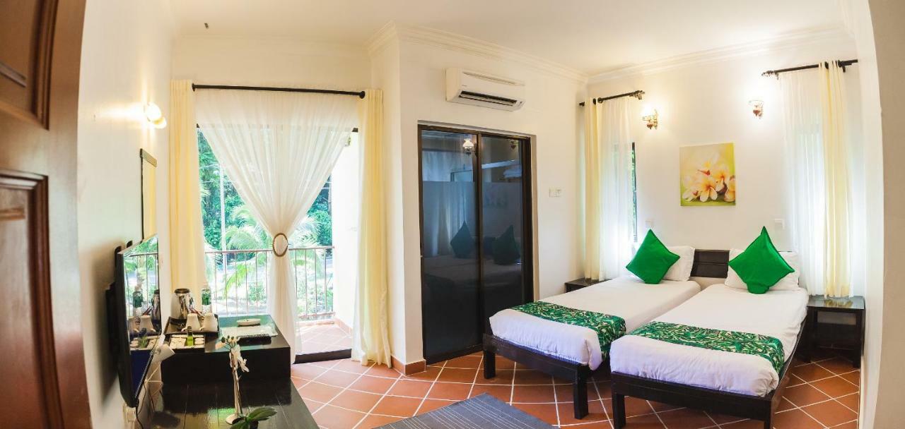 Anjungan Beach Resort Kampung Teluk Nipah Exterior photo