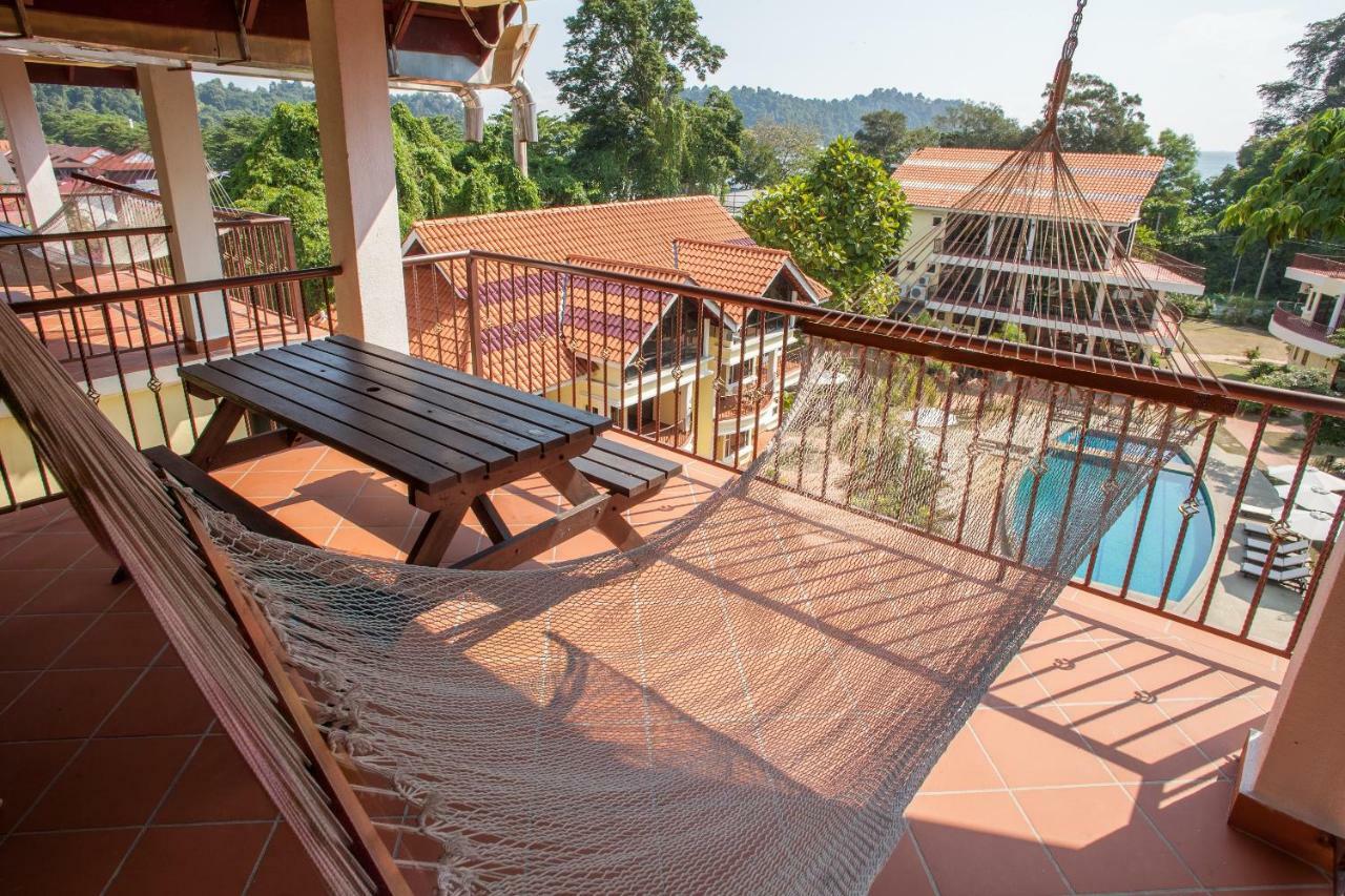 Anjungan Beach Resort Kampung Teluk Nipah Exterior photo