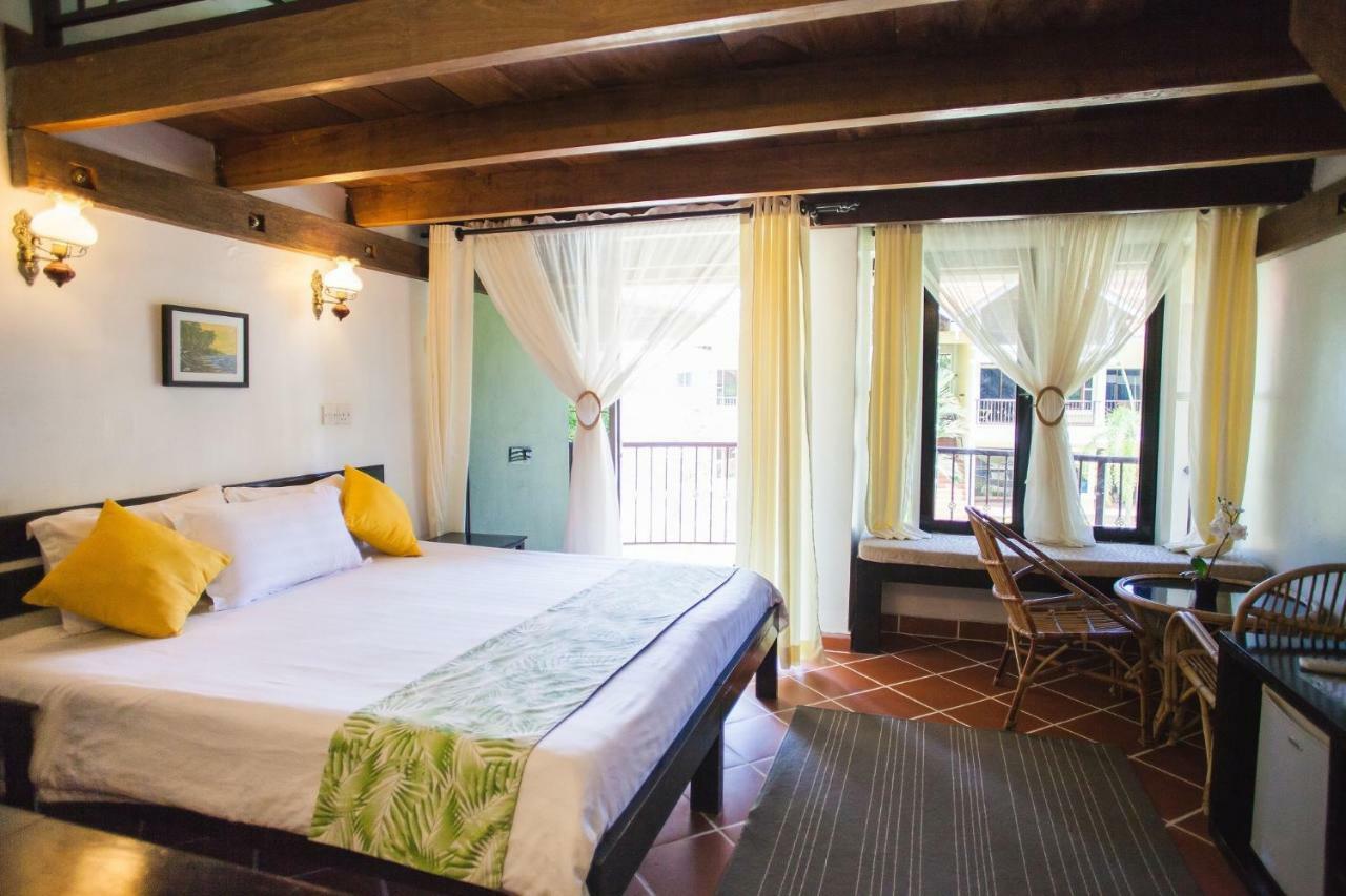 Anjungan Beach Resort Kampung Teluk Nipah Exterior photo