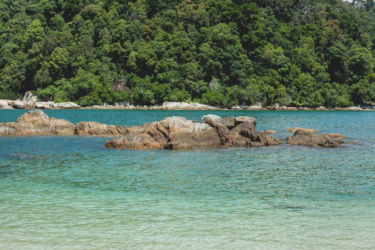 Anjungan Beach Resort Kampung Teluk Nipah Exterior photo
