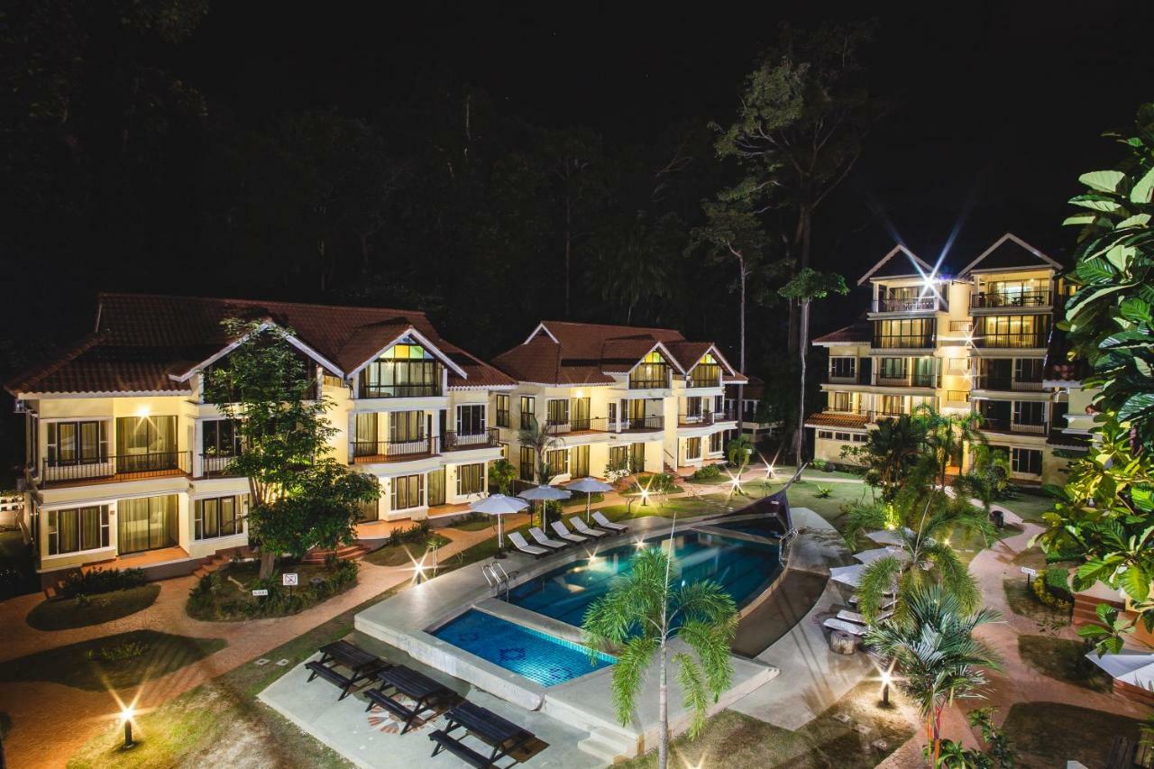 Anjungan Beach Resort Kampung Teluk Nipah Exterior photo