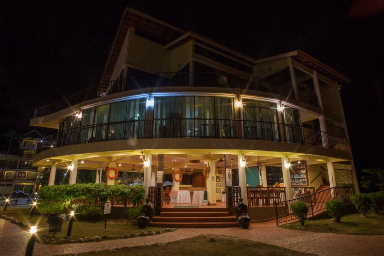 Anjungan Beach Resort Kampung Teluk Nipah Exterior photo