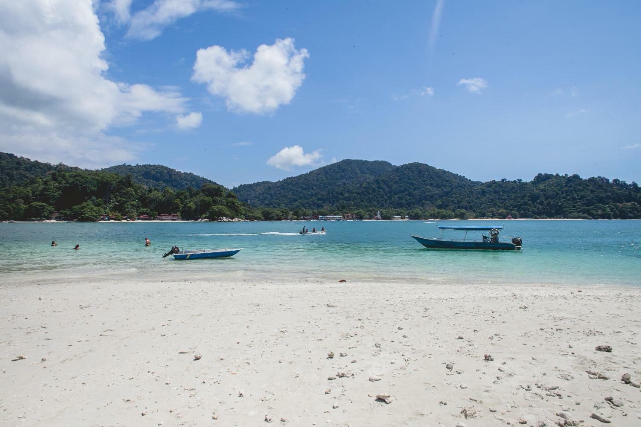 Anjungan Beach Resort Kampung Teluk Nipah Exterior photo