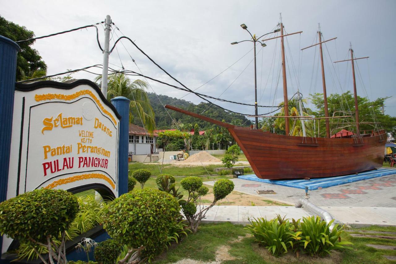 Anjungan Beach Resort Kampung Teluk Nipah Exterior photo
