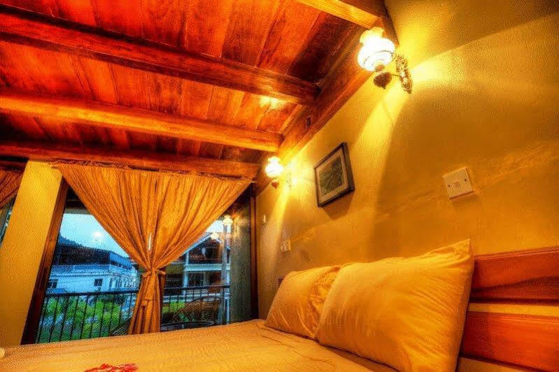 Anjungan Beach Resort Kampung Teluk Nipah Exterior photo