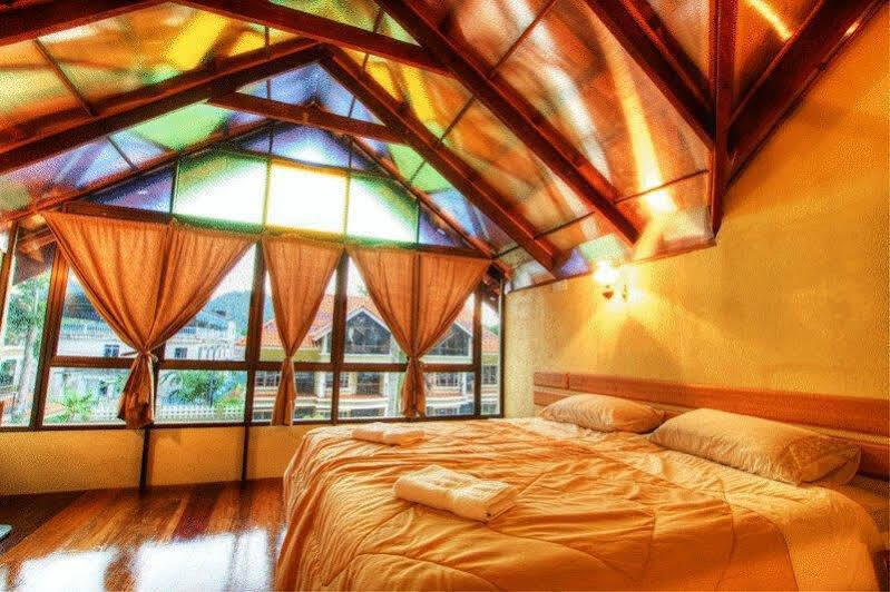 Anjungan Beach Resort Kampung Teluk Nipah Exterior photo