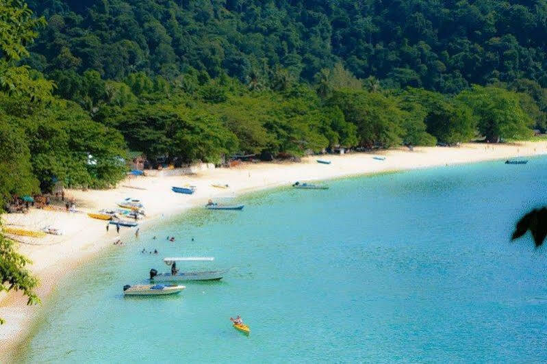 Anjungan Beach Resort Kampung Teluk Nipah Exterior photo